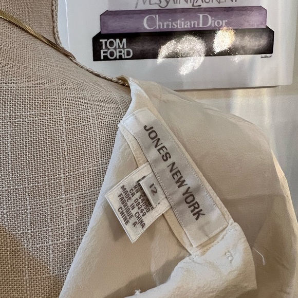 100% Silk Ivory Blouse Size Small - Picture 7 of 8